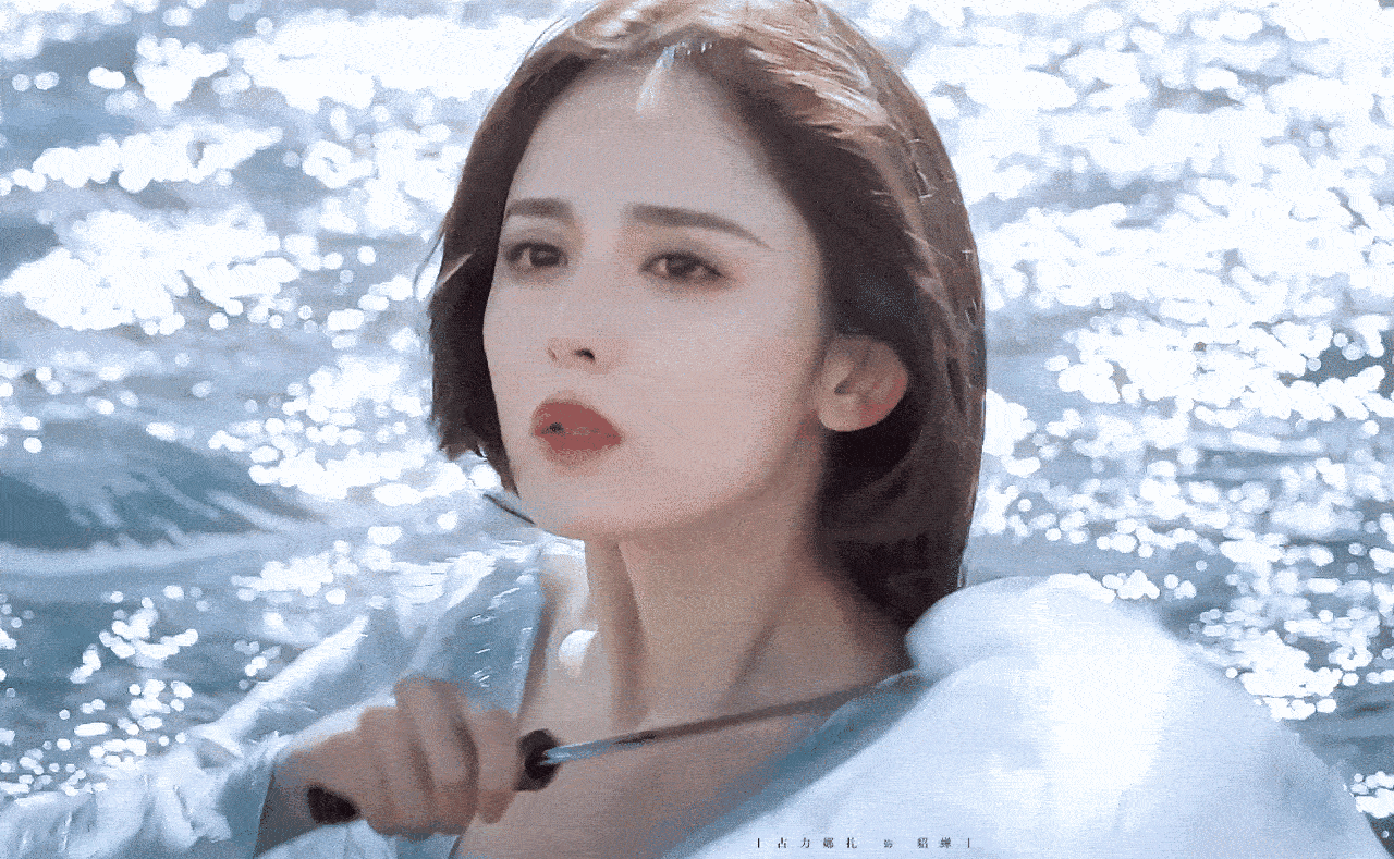 说真的以前没感觉娜扎她多好看，就这个回眸 我的妈呀，美死了[泣不成声]
