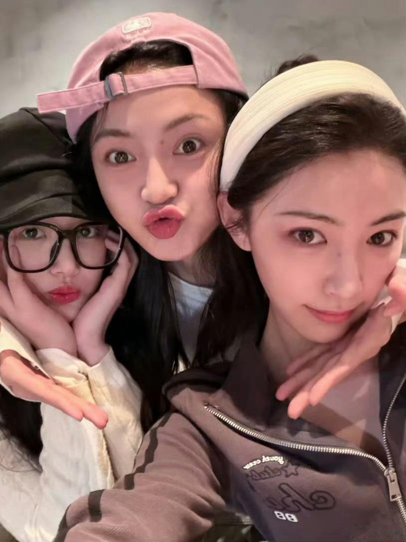 孔雪儿许佳琪谢可寅又聚上了美女们就这样又同框了我们婧妹啊梦回青2了美女们友谊长存