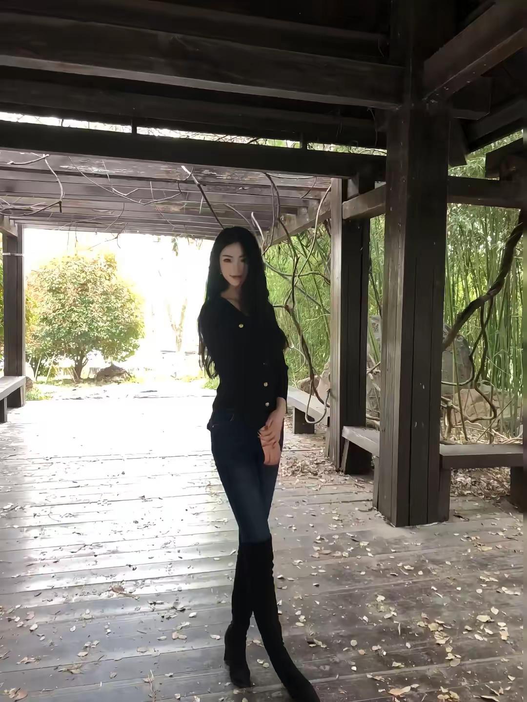 姐姐没告诉你扇你左脸的时候，你应该乖乖的把右脸伸过来吗姐姐 ootd每日穿搭 轻