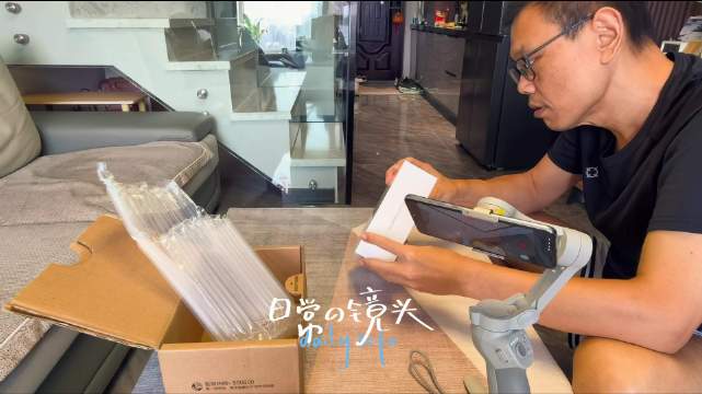 #阔直板旦阔难回##华为puraxview# 
阔直板的手感真的会上瘾✨
比例恰到好处，握持利落舒服