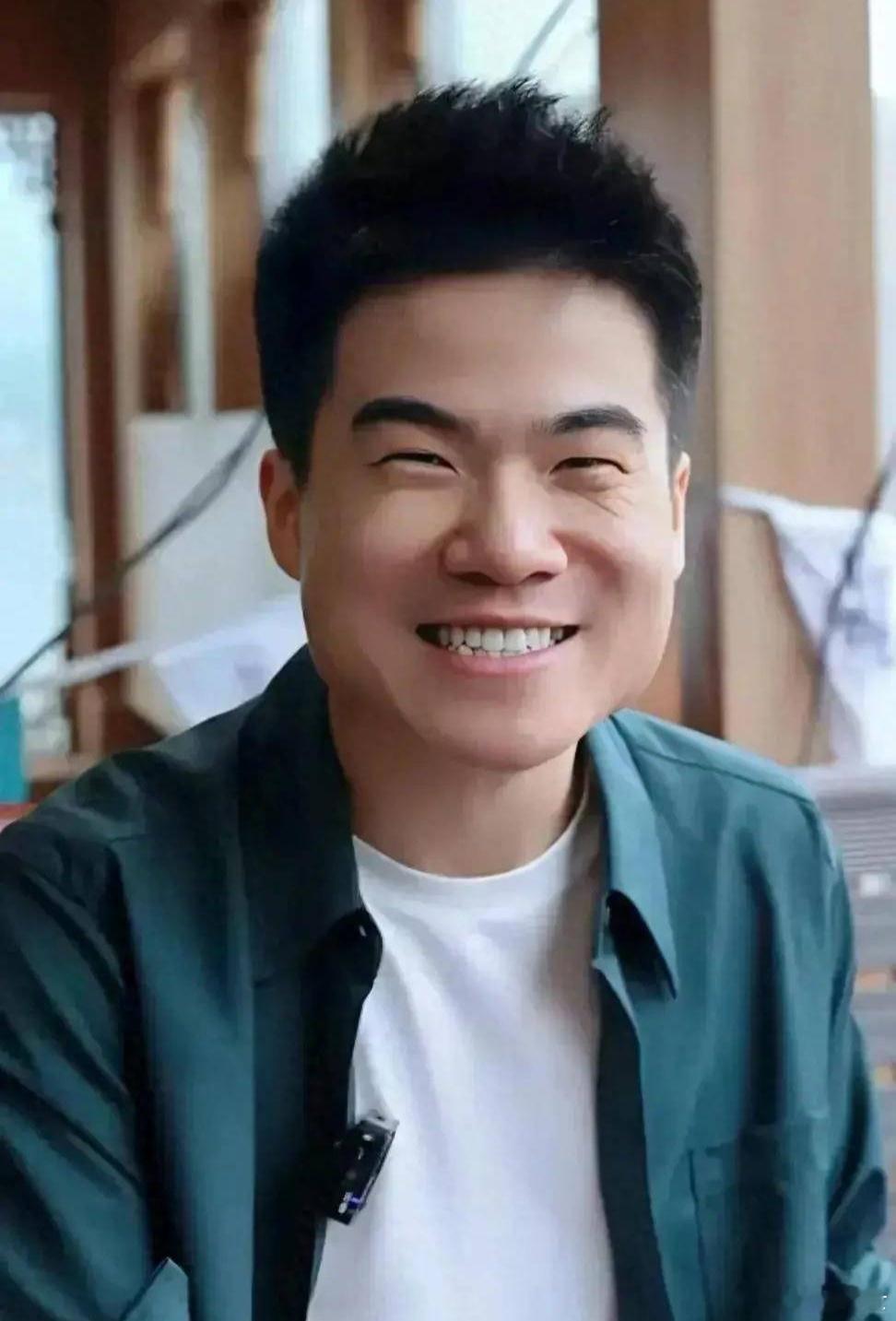 #董宇辉回应离职# 兜兜转转，董宇辉终究还是走了，还给大家留下了一封诗情画意的离