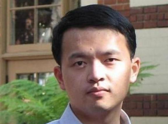 中国芯片专家张浩被美国以莫须有的 "经济间谍罪" 无理囚禁 9 年，刚一平安归国