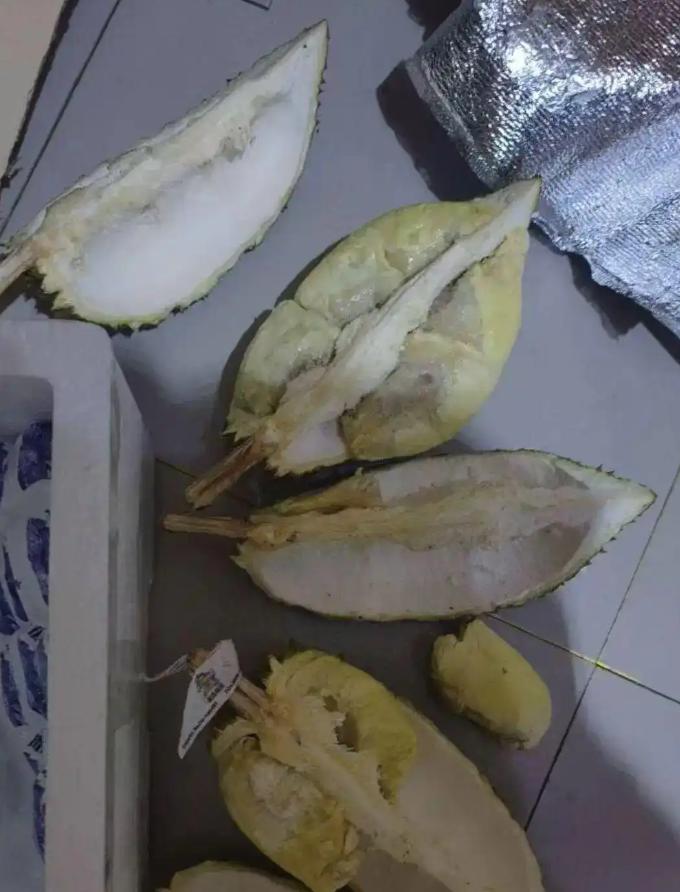 最近安徽淮北出了个挺损的事儿。有个24岁的小伙子，瞅准了电商“仅退款”的规则漏洞