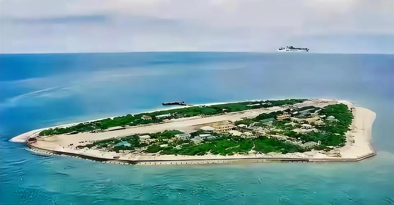 领土问题寸土不让！  
菲律宾屡次派渔船到中国黄岩岛捕鱼作业，中国本就看透了菲律