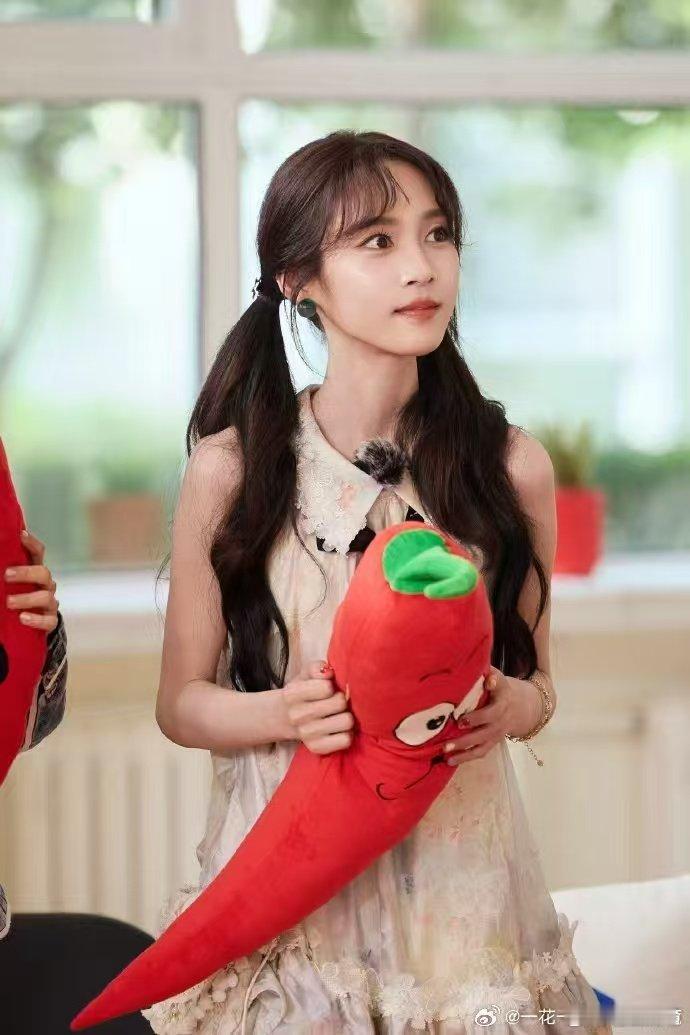 王可邓为来花少干饭了 花儿与少年花儿与少年干饭二人组上线！王可邓为埋头狂炫，狼吞