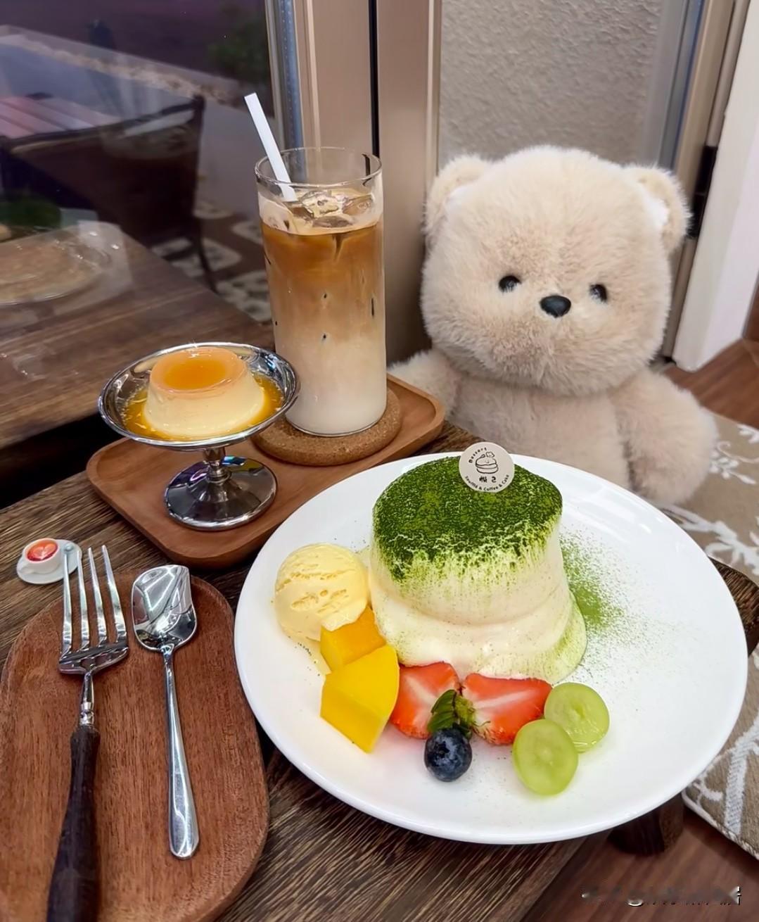 这次老板改良了舒芙蕾的配方，甜度比上一次降低了不少，很适合我这些爱吃甜品又怕高糖