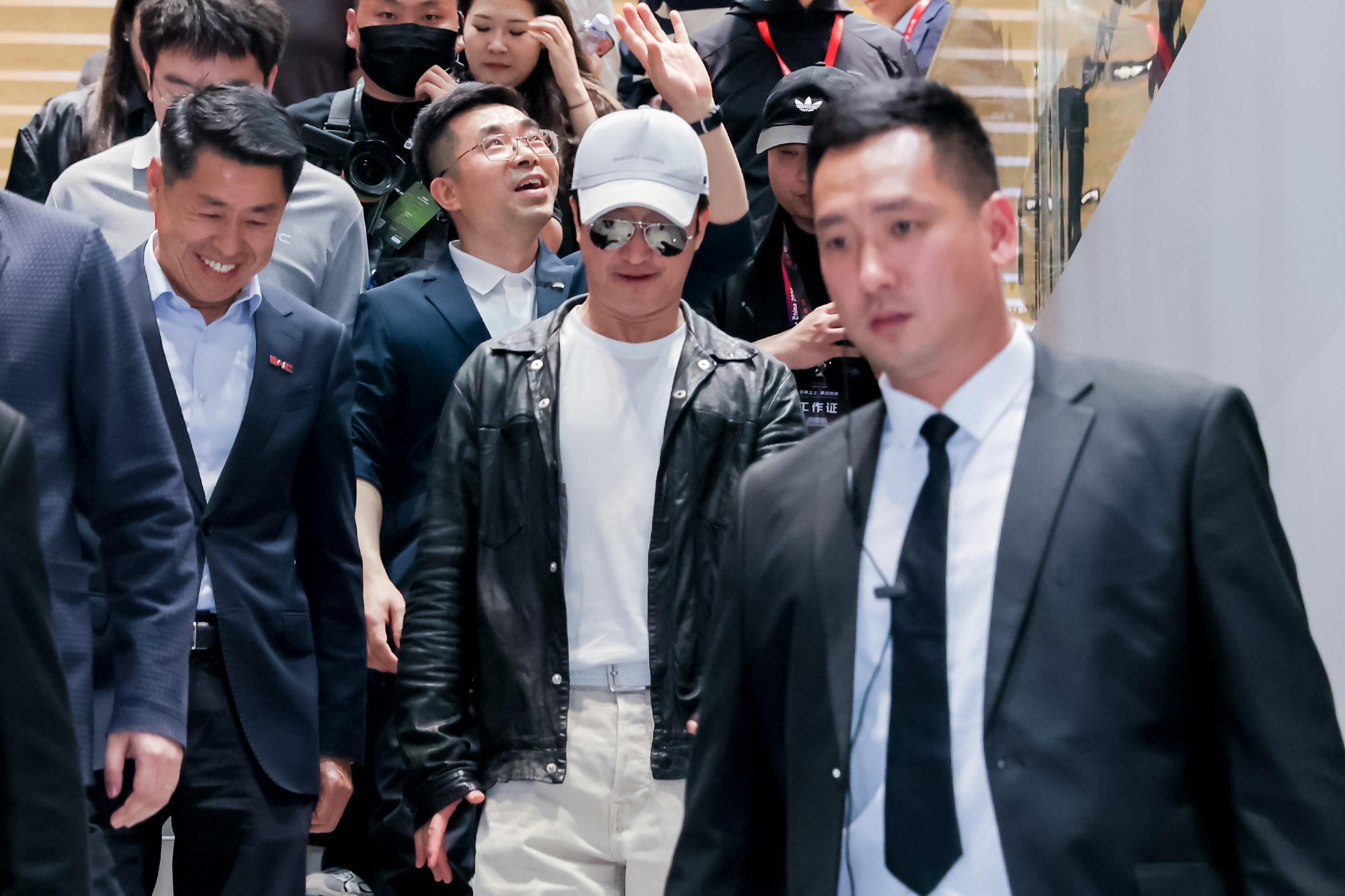 北京81展台偶遇吴京20万级方盒新选择北京81 聂远看完，吴京看完。我合理怀疑，