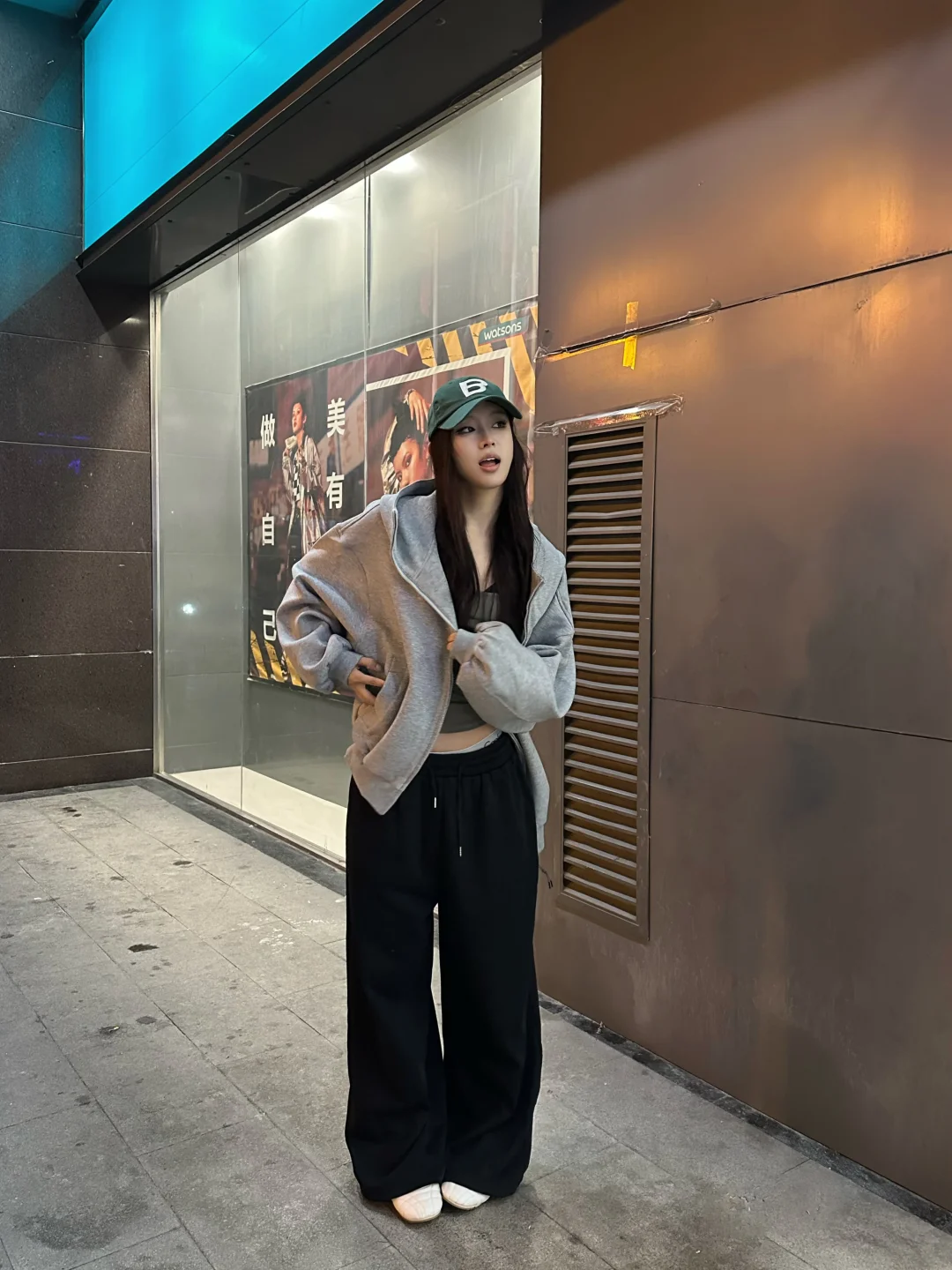 秋天需要一件灰色外套