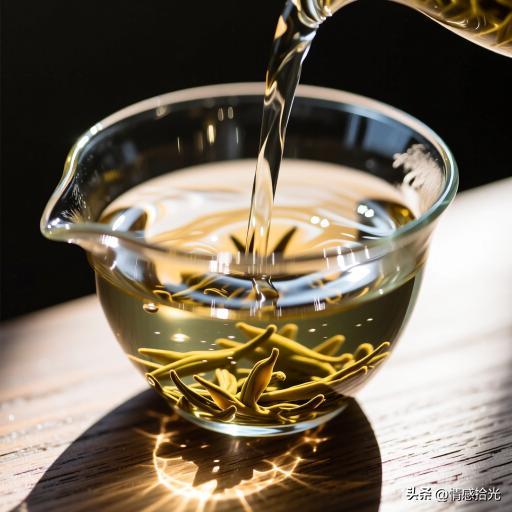 人生如茶：浮沉皆是修行，三泡方知真味

今儿咱们单说一桩发生在厨房里的“茶道玄机