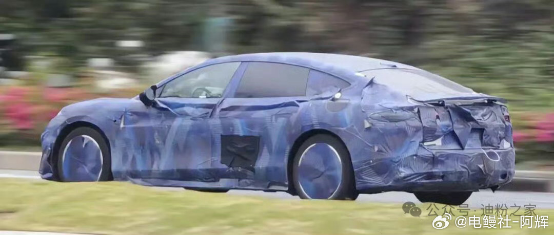 迪粉之家发的这个方程豹轿车谍照，这个姿态有点无敌了，看看这个月能不能看到实车🚘
