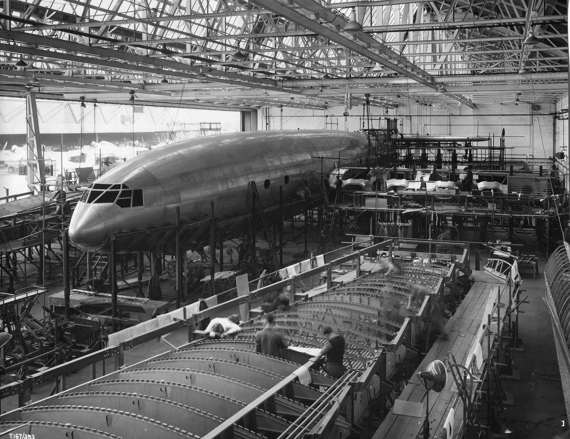 1949年9月4日，英国布里斯托尔的167型布拉巴宗客机首飞。二战初期英国政府将