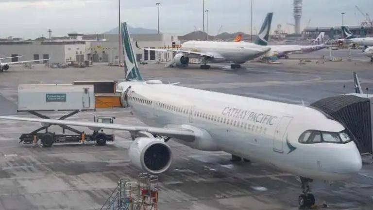 一场操作失误，差点变成一场三国危机，7月4日，一架载着334人的国泰航空客机，在