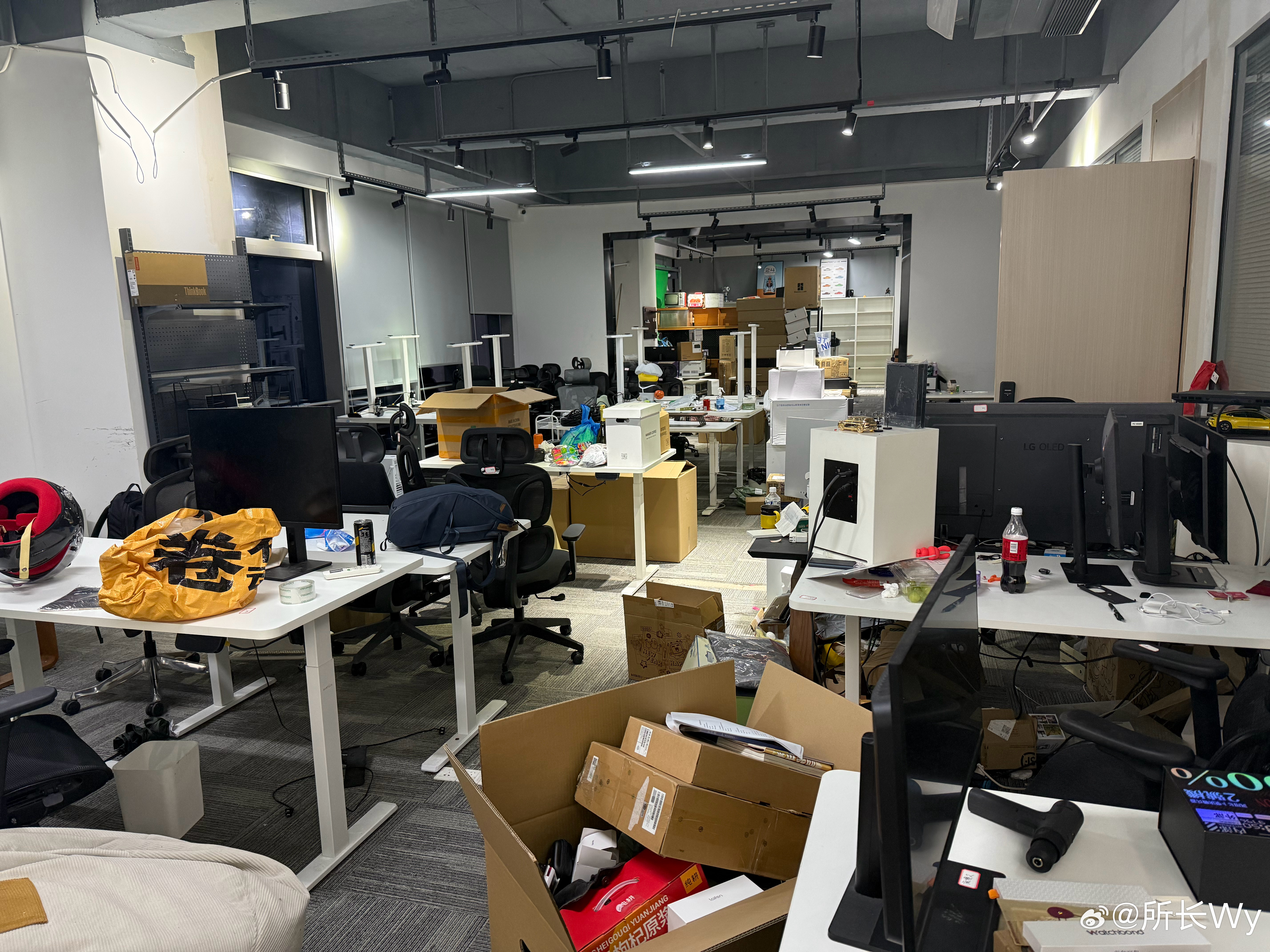 深夜搬家倒计时一天明天搬新工作室 ​​​
