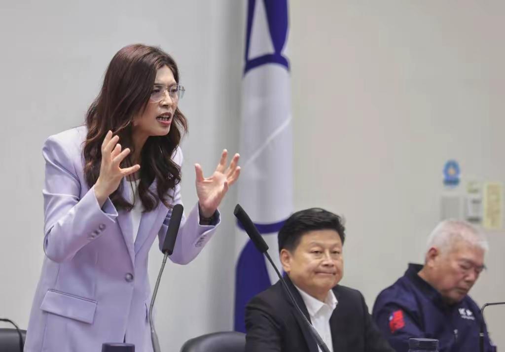 国民党的风评再次迎来暴跌，如今舆论简直炸了锅：嘴上高喊两岸和平、坚守九二共识的国