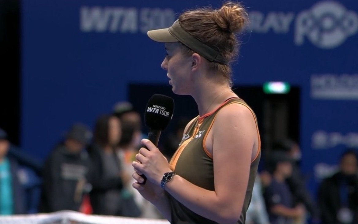 网球talking大会 诺斯科娃在东京决赛中输给本西奇，颁奖典礼发言非常真挚：我