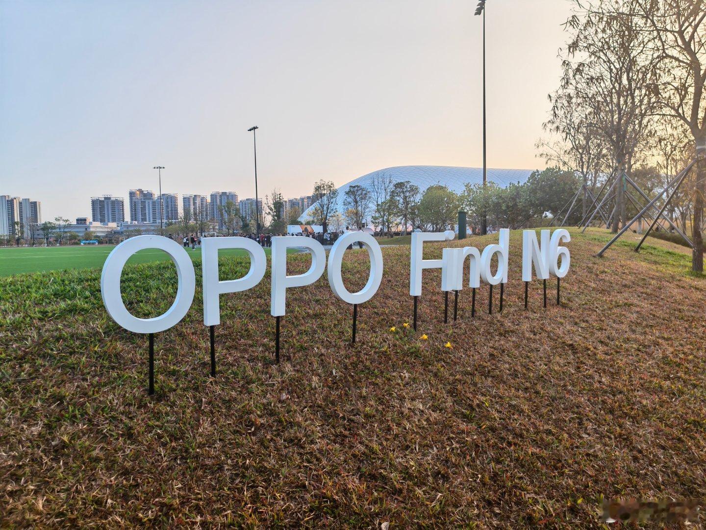 OPPO真牛啊，自己有这么大一个体育馆。OPPO晚霞oppo find n6