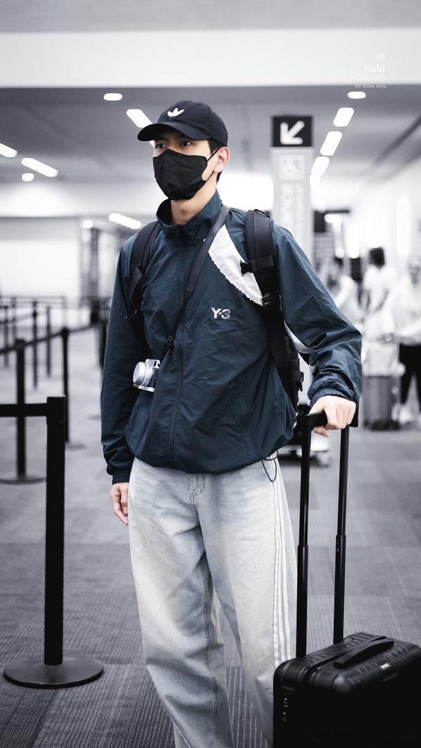 李现到达亚特兰大 好长一条人 