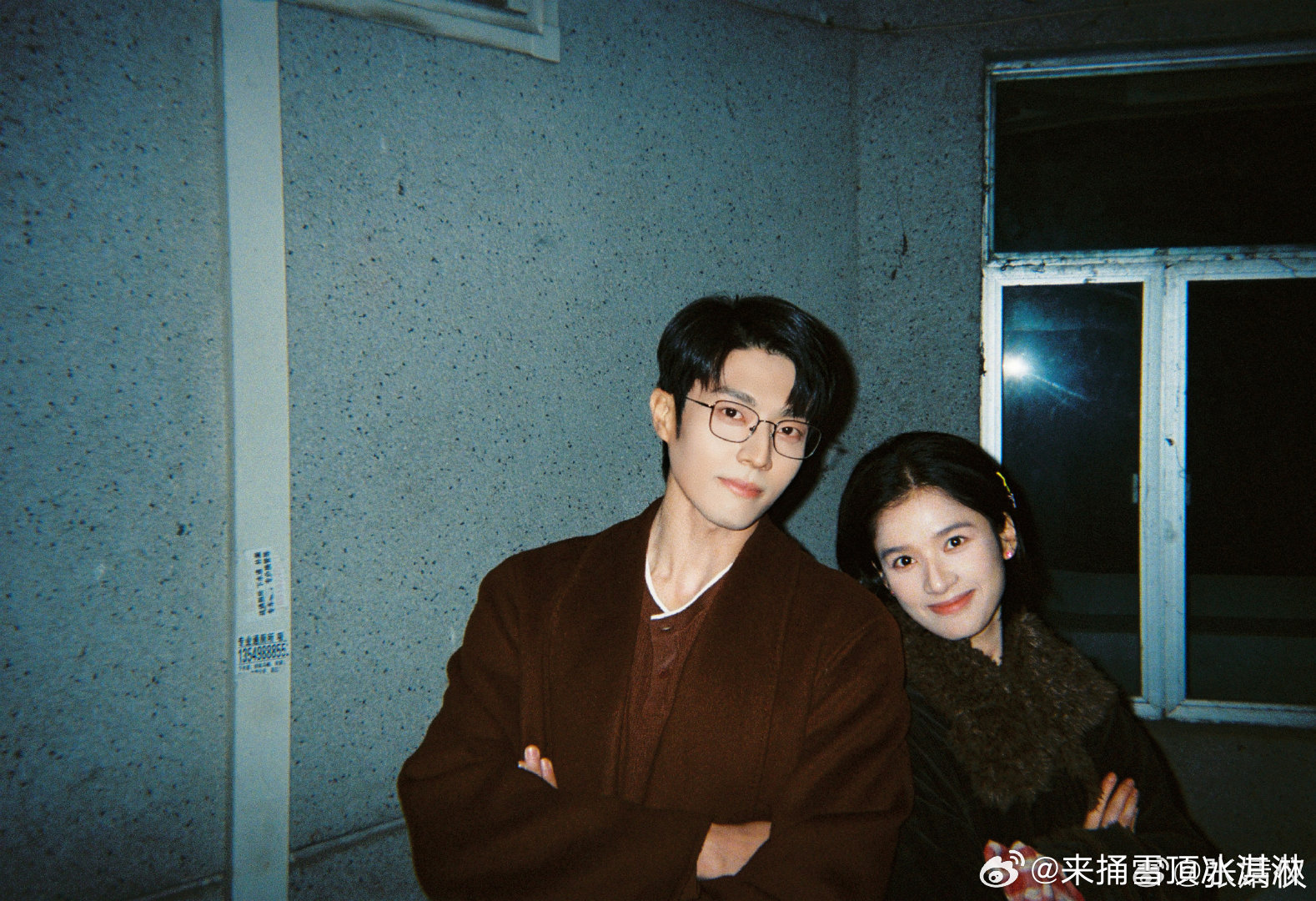 张婧仪杀青晒照张婧仪陈靖可合照磕到 