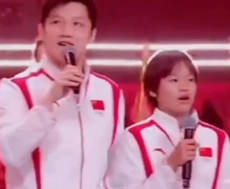 大湾区电影音乐晚会，全红婵、樊振东等合唱《大中国》，全妹声音辨识度拉满了，网友：