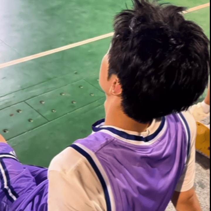#娜扎陈哲远和校园剧的适配度# 俊男美女和校园剧的适配度直接拉满，同框就是青春洋