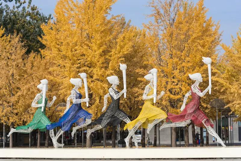 【震撼！“夸父”机器人火炬手点燃全运会激情，科技与梦想交汇的壮丽瞬间！】

今天