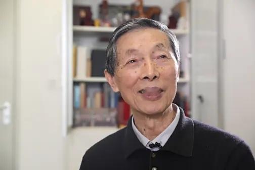 “我们一定要保持世界第一！”说出这句话的人，是中国工程院院士、中国锂电池领域奠基
