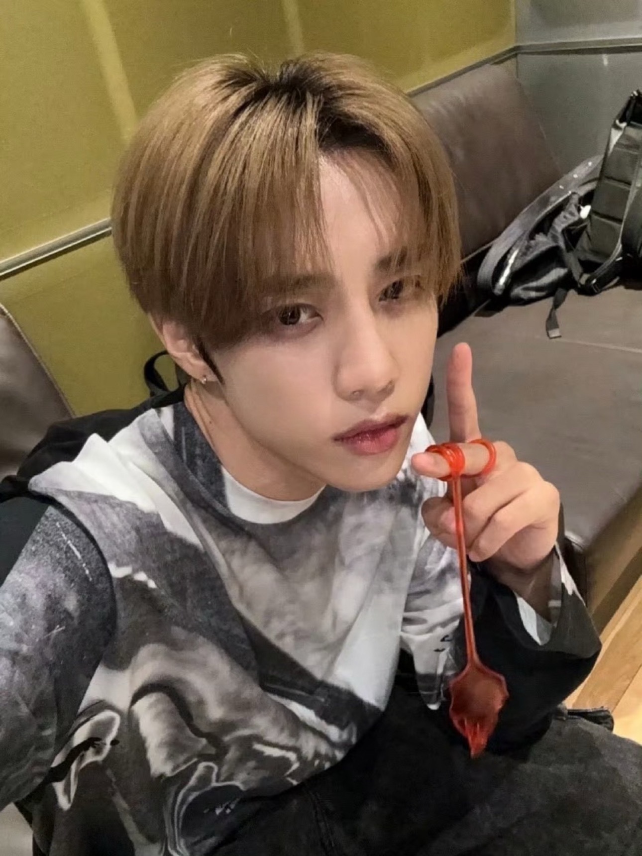 手上缠着的是什么东东 