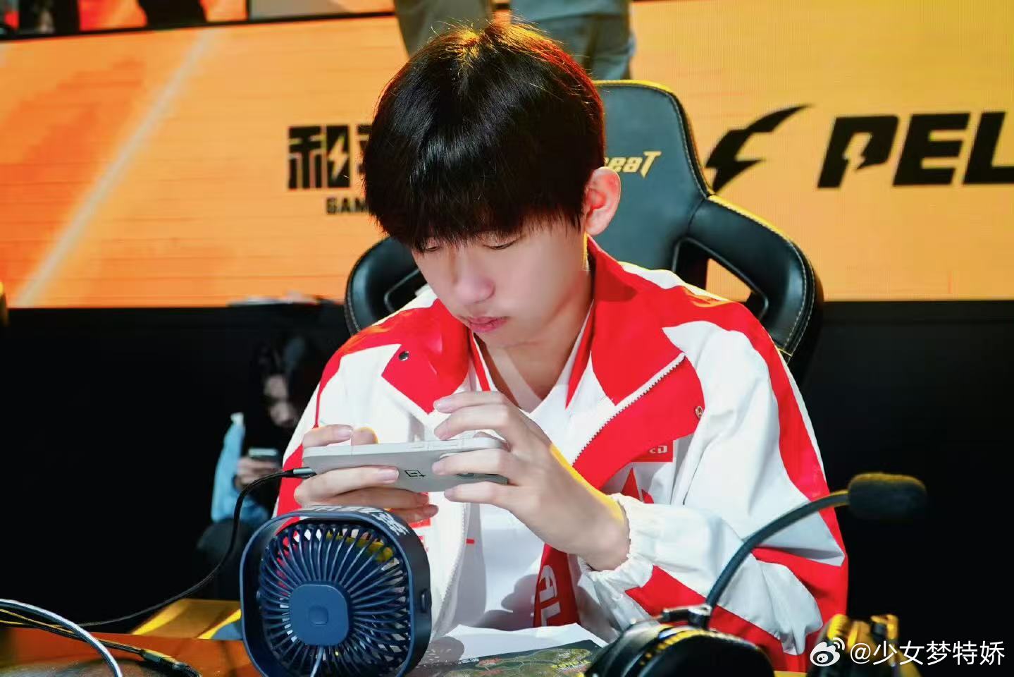 AG仙崽6淘汰MVP单局6淘汰强势收割，AG仙崽全程稳定发挥，关键输出拉满，用实