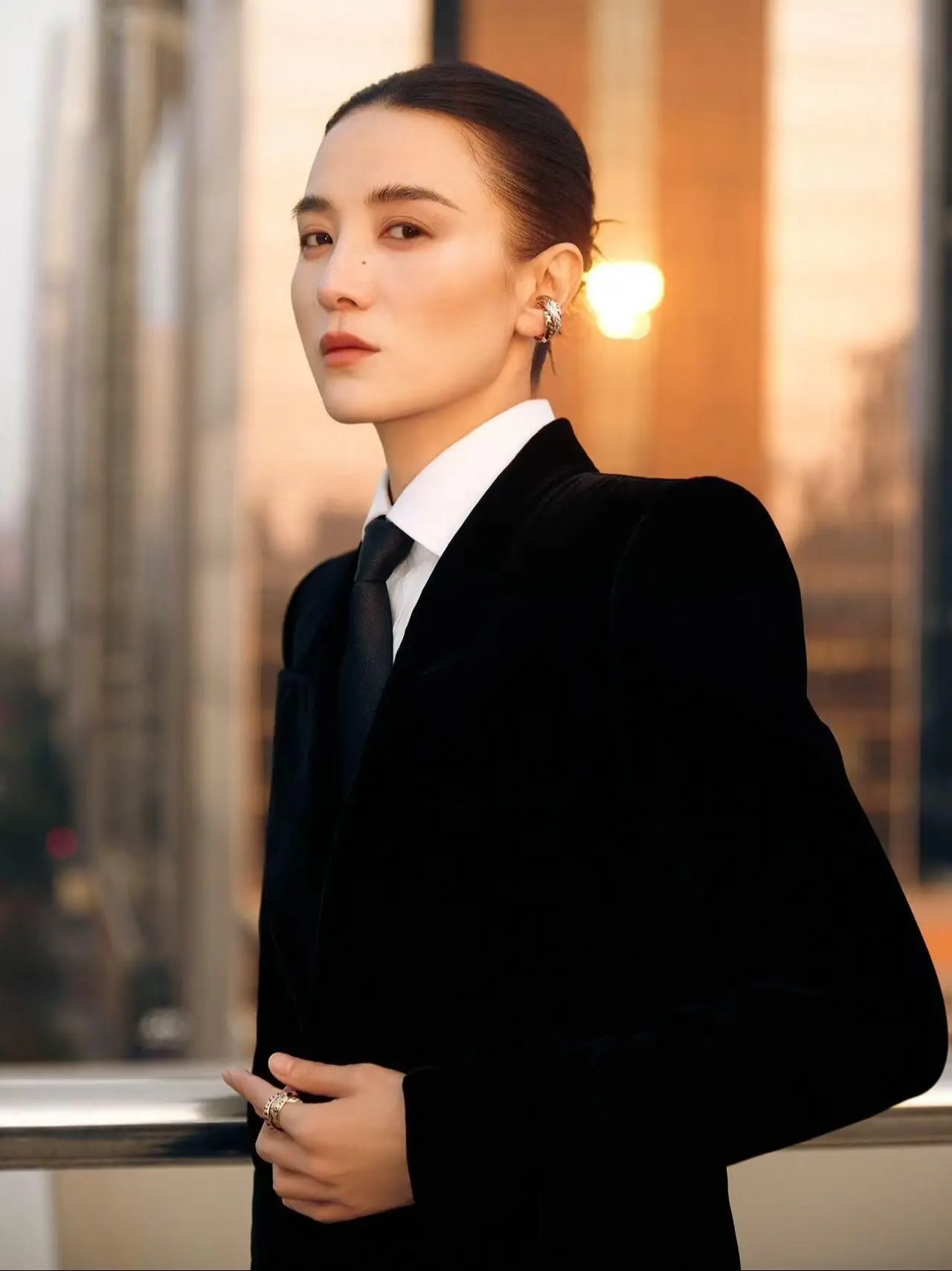 磁场很重要，多和善良真诚的人同行……