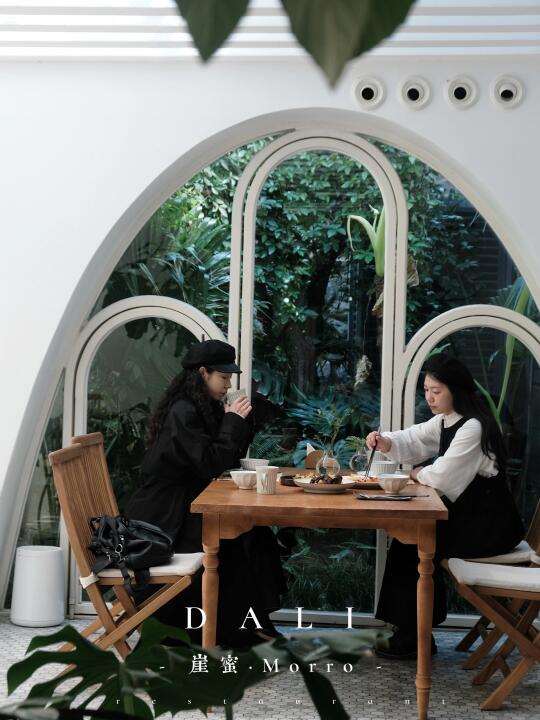 人生建议，来大理一定要在森林里吃顿漂亮饭