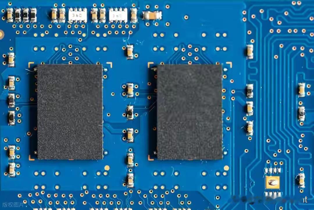 全球存储价格飙疯了！DDR5颗粒单月涨102%，手机厂商暂缓采购，而苹果、联想却