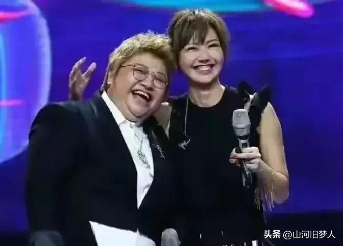 7月23号孙燕姿过48岁生日，韩红准时在网上送了祝福。本来是年年都有的常规动作，