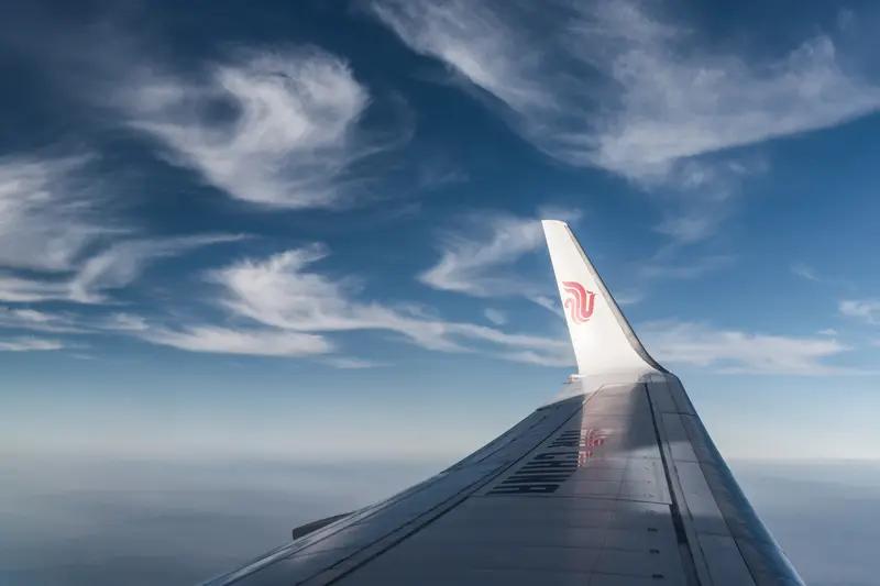 中东局势对航空业影响巨大。2026年2月底局势升级，多家航司运营大乱。中国国际航