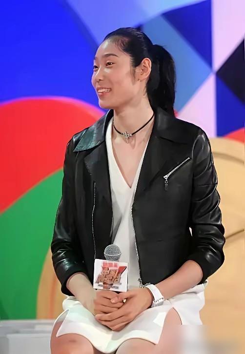 朱婷去泰国吃顿饭，竟险些被中国女排女婿当场挖角？
中国女排前队长冯坤，带着泰国