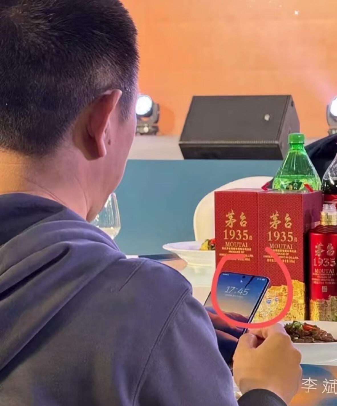 大v聊车 蔚来亏损千亿，为什么李斌这么节省去年碎到今年，谁再说李斌花钱大手大脚我
