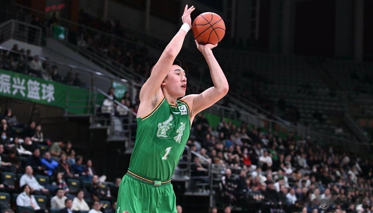 付豪成辽宁男篮“大腿”了！

今天晚上辽宁男篮VS北控男篮的比赛，付豪状态非常出