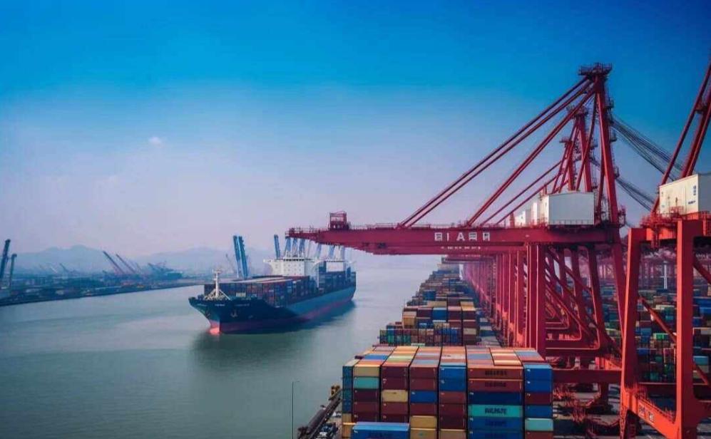 提醒你注意一个国家：在芯片、造船、军工甚至汽车的全线爆发下，韩国今年的年出口额有