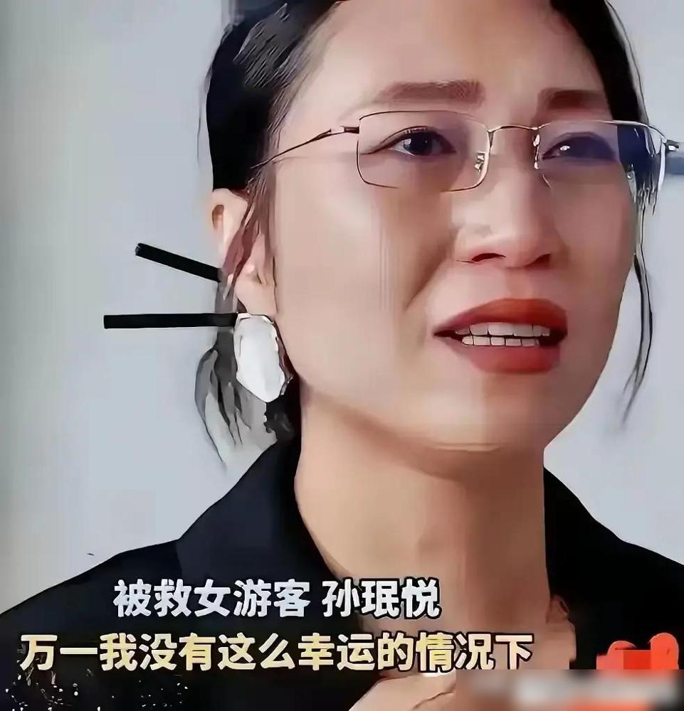 浙江金华龙潭大峡谷，38岁的妈妈为给女儿拍照，脚底打滑，从20米高的悬崖砸进深潭