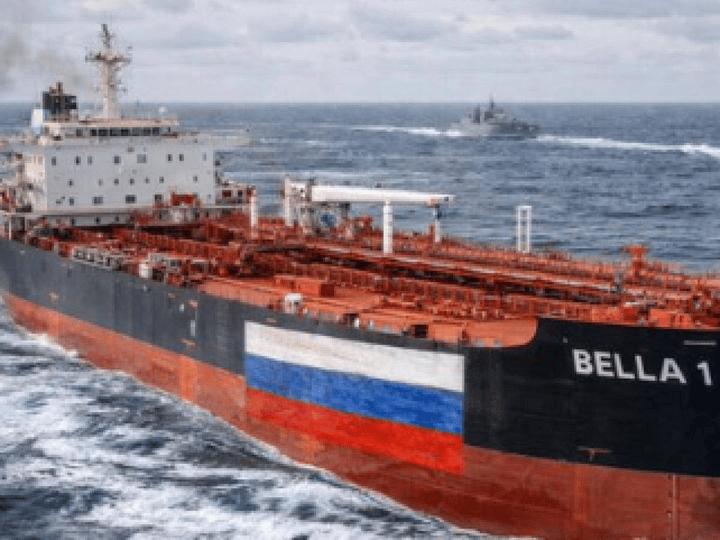 被美国追逐十几天的俄罗斯油轮被扣押了。
美国欧洲司令部于2026年1月7日宣布，