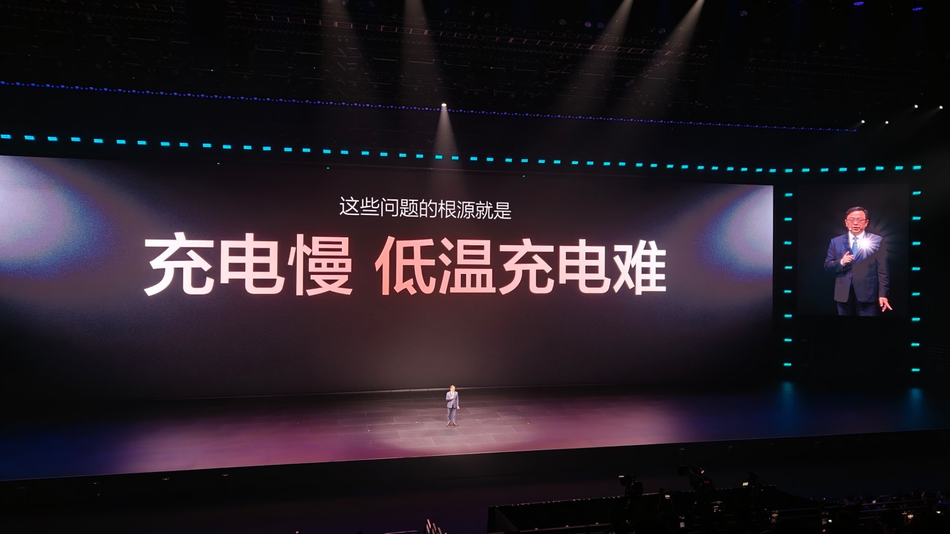 比亚迪今晚发布二代刀片及闪充 就是希望能把充电的体验做成加油一样但最关键的就是电