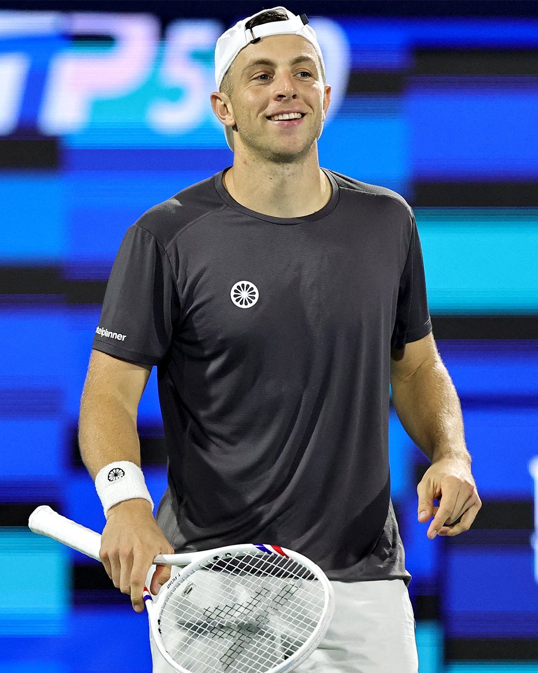 今晚迪拜500赛的决赛能不能打？能不能打完呀？😧第二盘挽救两个盘点，以7-5、