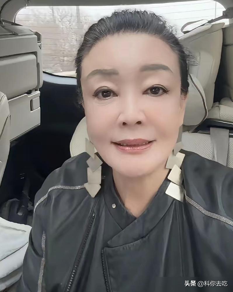 兰姐又在直播间哭了，说孙子是软肋。可另一头，汪小菲的新家，早就热热闹闹过上了新日