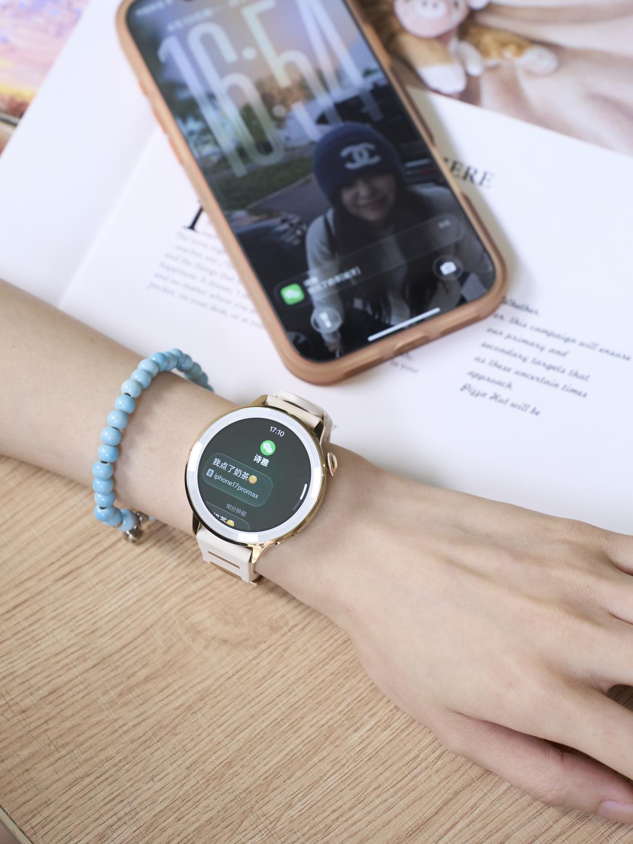 提前拿到手啦，OPPO新的小金表搭配iPhone没有问题

OPPO Watch