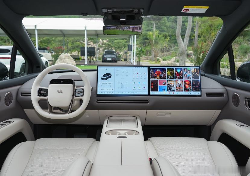 汽车资讯大V说车 三款电车座舱，你们更喜欢哪个？左到右分别是：理想 i6、享界S