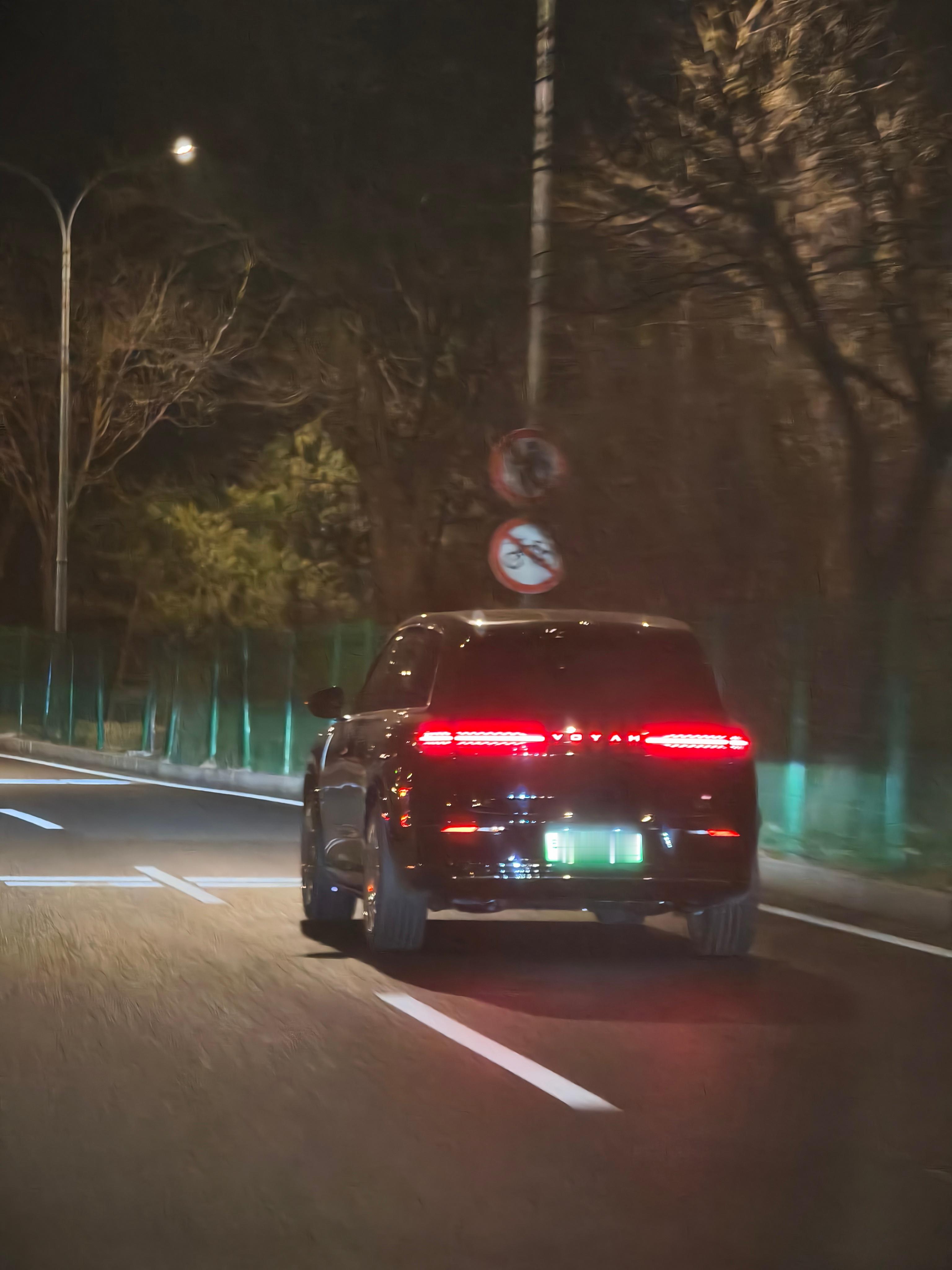 你别说，远远看去，泰山还是挺有压迫感的岚图汽车