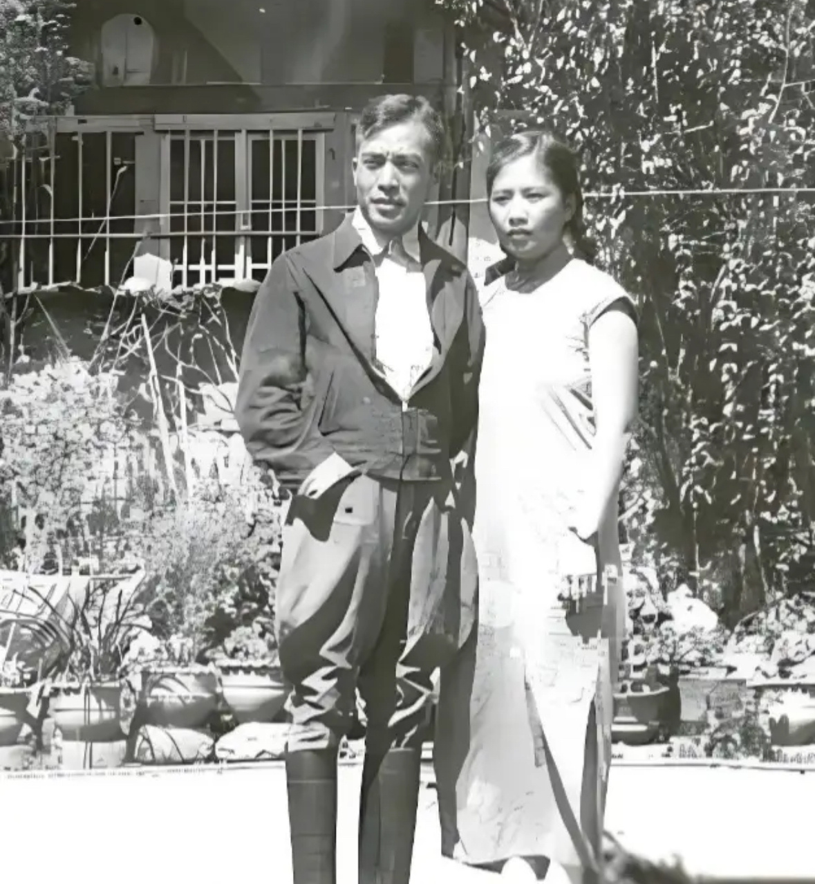 1938年，国民党炮兵团长陈尔晋与上海珠宝商之女王曼霞在礼查饭店举行婚礼，场面轰