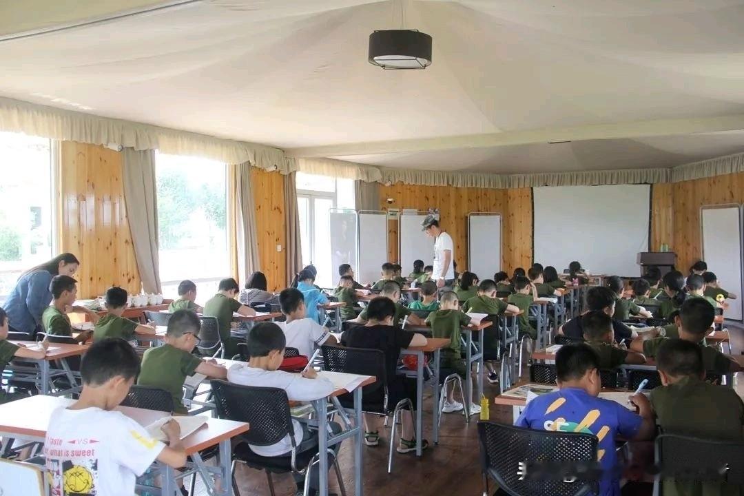 32岁，凌晨三点被亲爹雇人从床上拖走，送去“矫正机构”挨打五个月——这不是电影，