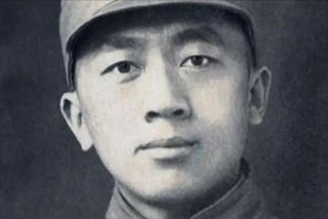 1944年，潜伏在日寇“心脏”的地下党施亚夫刚回到家，伪副师长的妻子就找到了他，