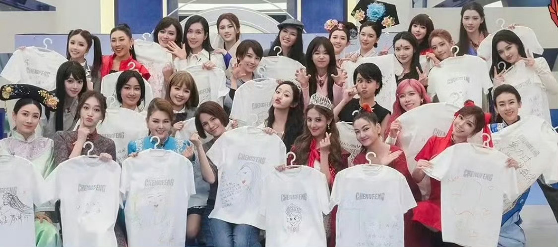 李小冉复刻像雾像雨又像风造型 李小冉复刻《像雾像雨又像风》安琪旗袍造型，好美！李