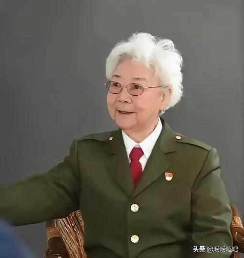 实在令人敬佩！身为正军级离休干部、享有三万多元月薪的人民艺术家田华，生活简朴，每